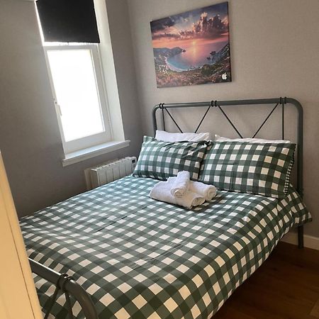 Basic One Bed Comfy Apt Apartman Aberdeen Kültér fotó