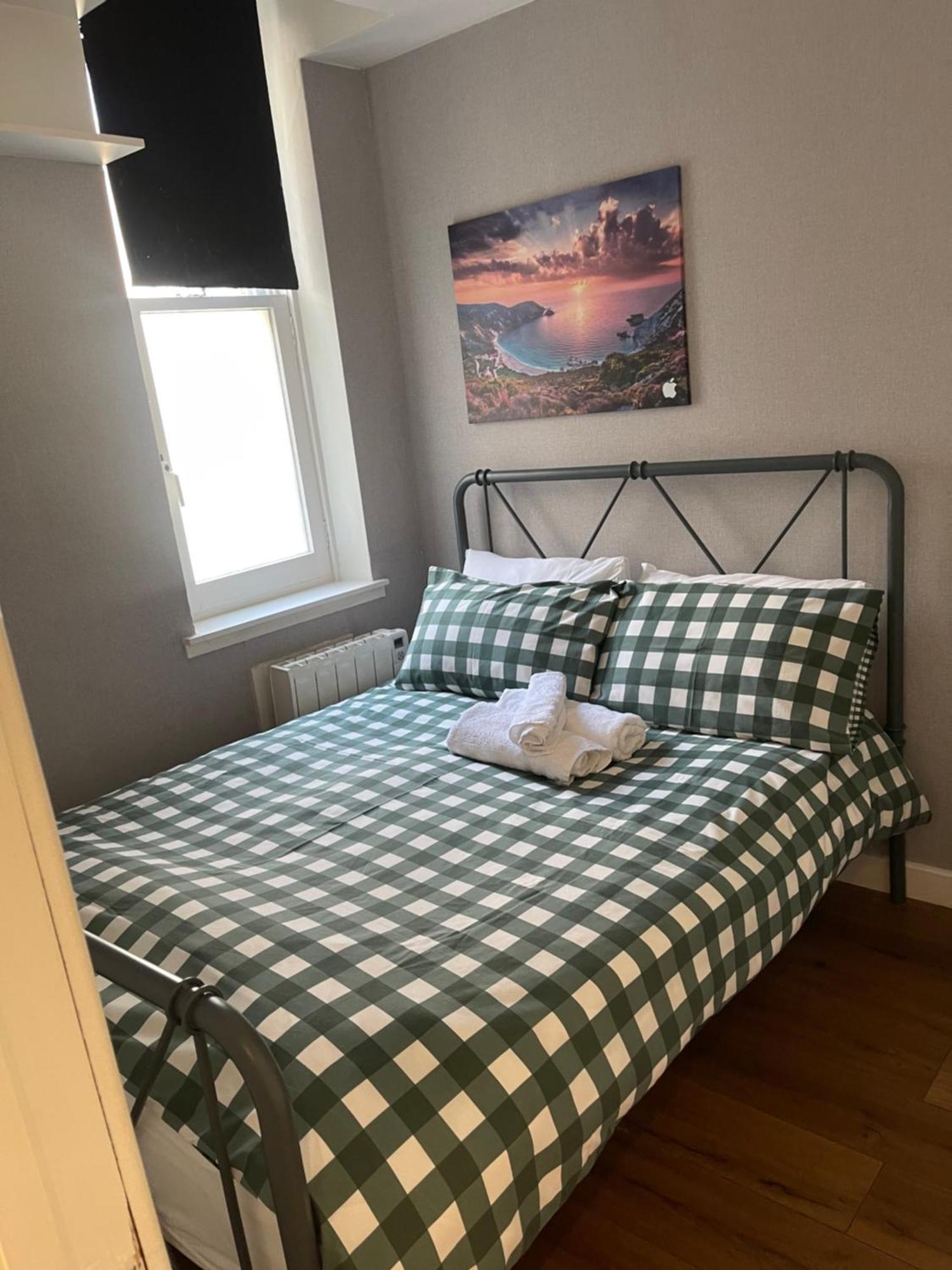 Basic One Bed Comfy Apt Apartman Aberdeen Kültér fotó